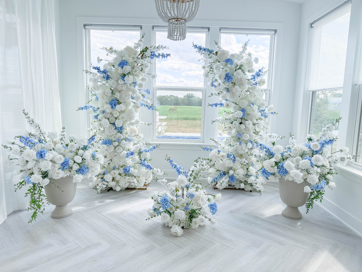 White and blue wedding flowers