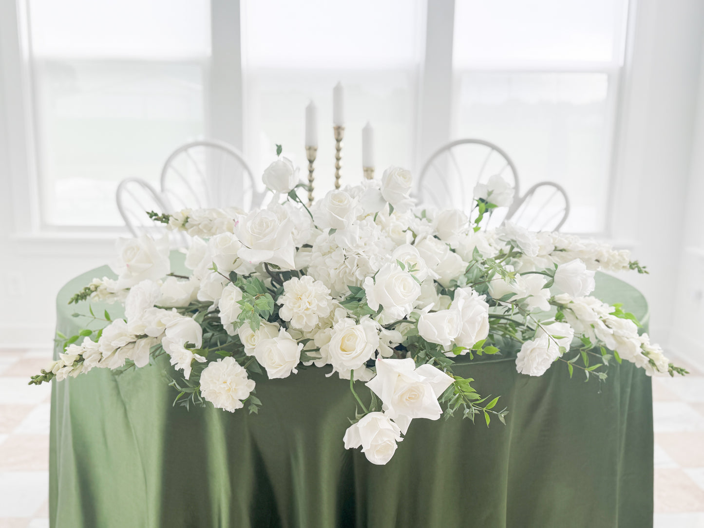 Gwen Arch Sweetheart Table Arrangement