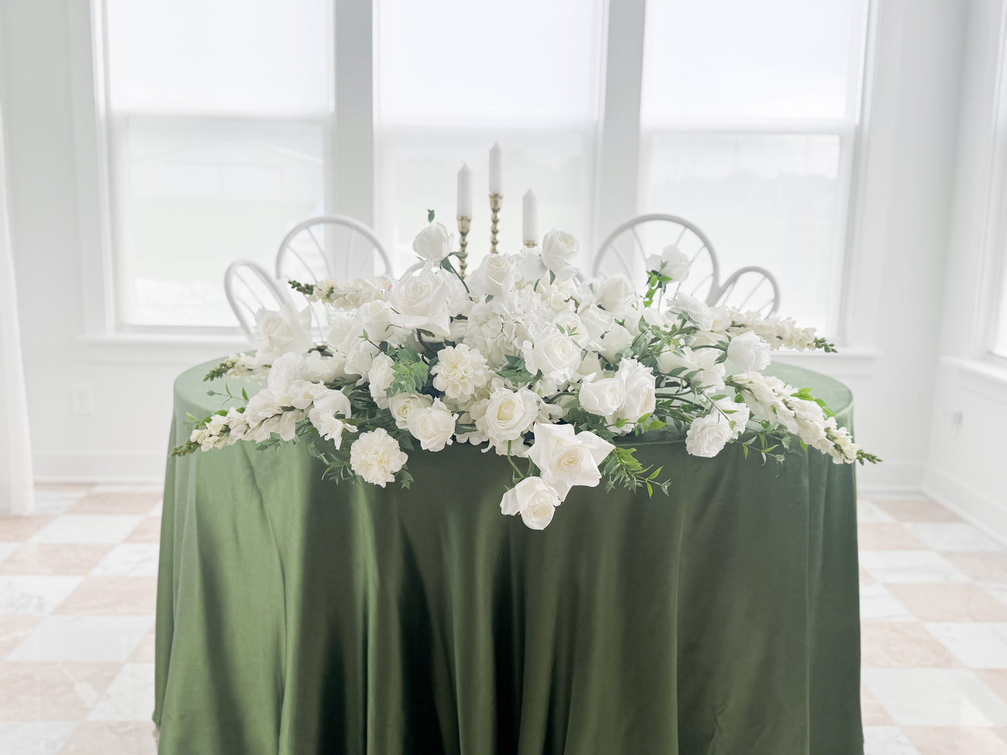 Gwen Arch Sweetheart Table Arrangement